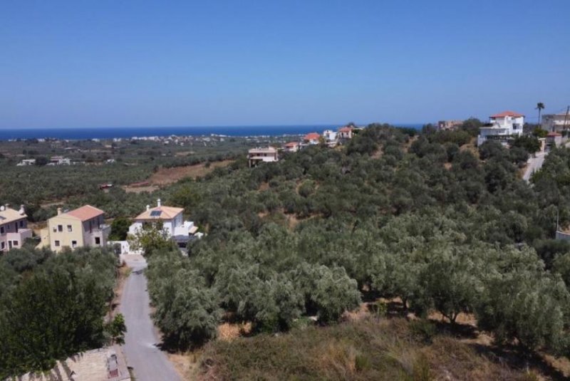 Kournas Kreta, Kournas: Eckgrundstück nahe des Kournas-Sees zu verkaufen Grundstück kaufen